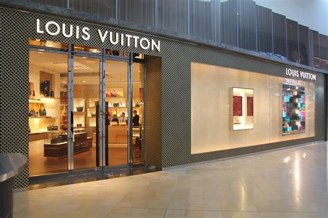 louis vuitton holt renfrew.